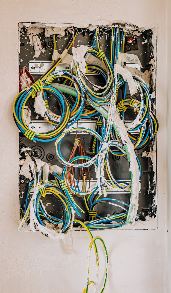 When to Hire An Electrician and When to Do It Yourself